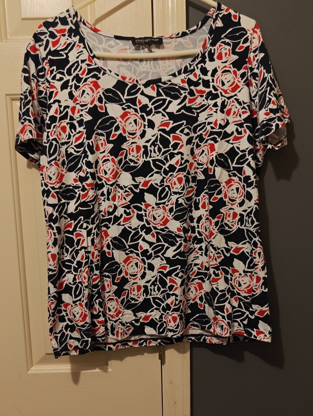 Jones New York Navy, White & Coral Floral Scoop Neck Tee